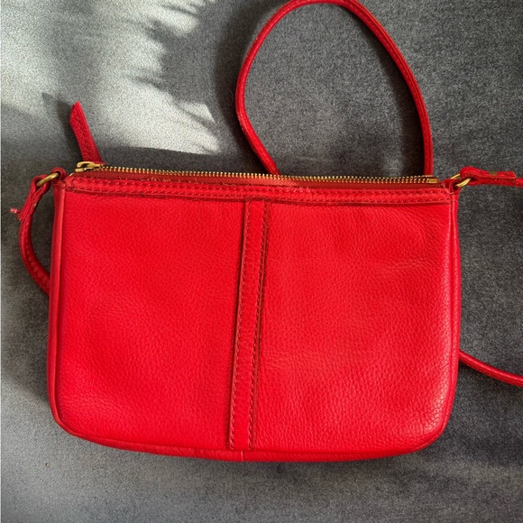 Gorgeous genuine leather red crossbody Fossil purse - Picture 2 of 8